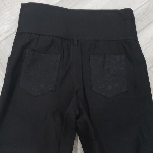 Shorts - Picture 3 of 5